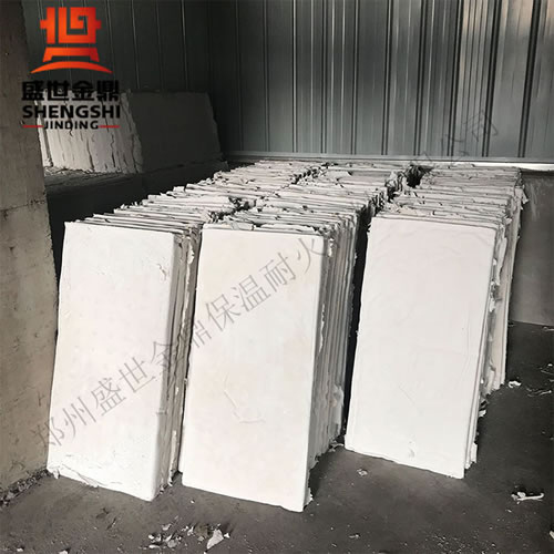 復(fù)合硅酸鹽隔熱卷氈.jpg 復(fù)合硅酸鹽隔熱卷氈.jpg